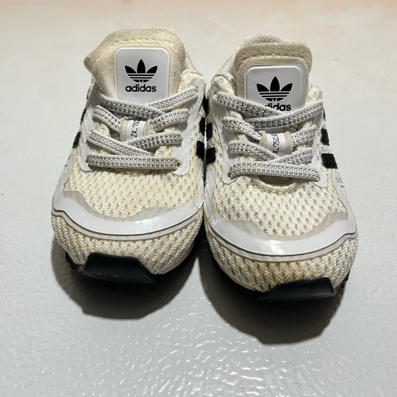 Adidas size 4 toddler sneakers - Picture 1 of 4
